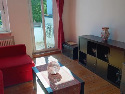 Sonnige m&ouml;blierte 2 Zimmer Wohnung in Sch&ouml;neberg zur Untermiete befristet