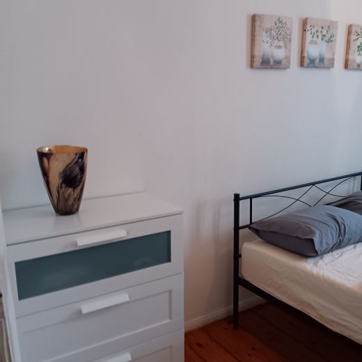 Sonnige m&ouml;blierte 2 Zimmer Wohnung in Sch&ouml;neberg zur Untermiete befristet