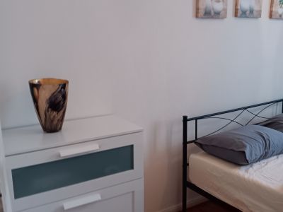 Sonnige m&ouml;blierte 2 Zimmer Wohnung in Sch&ouml;neberg zur Untermiete befristet