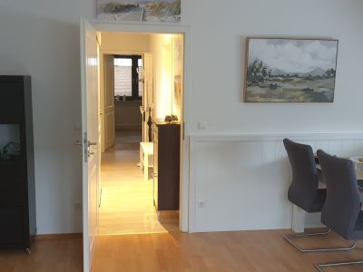 Renovierte und m&ouml;blierte 2 1/2 Dachgeschoss-Wohnung ideal f&uuml;r 2 Personen Haushalt oder 2 er WG