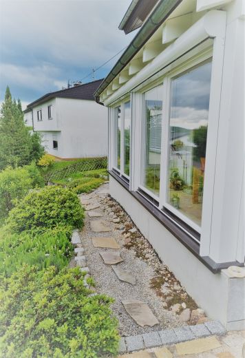 m&ouml;blierte Wohnung zu vermieten, 10 Min. Fu&szlig;weg zur Bahn, einkaufen im Ort.....