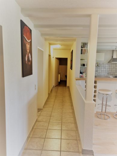 m&ouml;blierte Wohnung zu vermieten, 10 Min. Fu&szlig;weg zur Bahn, einkaufen im Ort.....