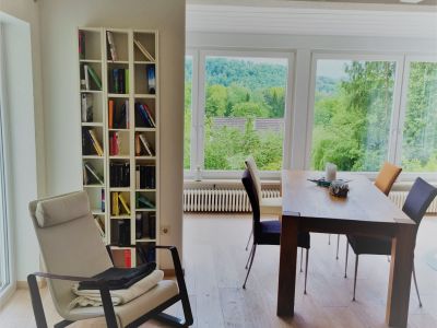 m&ouml;blierte Wohnung zu vermieten, 10 Min. Fu&szlig;weg zur Bahn, einkaufen im Ort.....