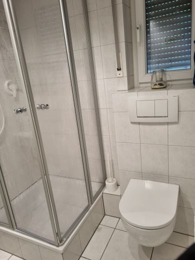 m&ouml;blierte Wohnung zu vermieten, 10 Min. Fu&szlig;weg zur Bahn, einkaufen im Ort.....