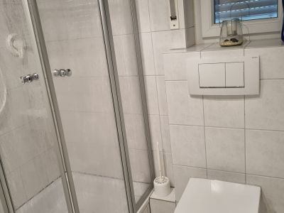 m&ouml;blierte Wohnung zu vermieten, 10 Min. Fu&szlig;weg zur Bahn, einkaufen im Ort.....