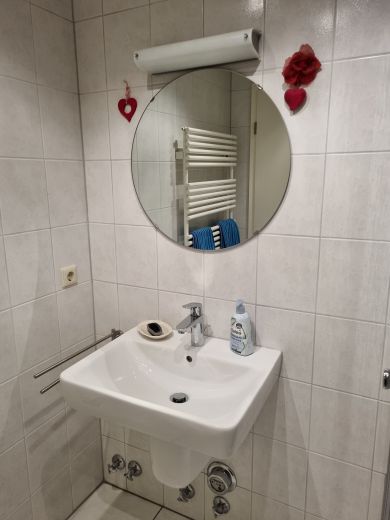 m&ouml;blierte Wohnung zu vermieten, 10 Min. Fu&szlig;weg zur Bahn, einkaufen im Ort.....