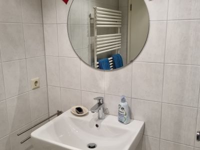 m&ouml;blierte Wohnung zu vermieten, 10 Min. Fu&szlig;weg zur Bahn, einkaufen im Ort.....