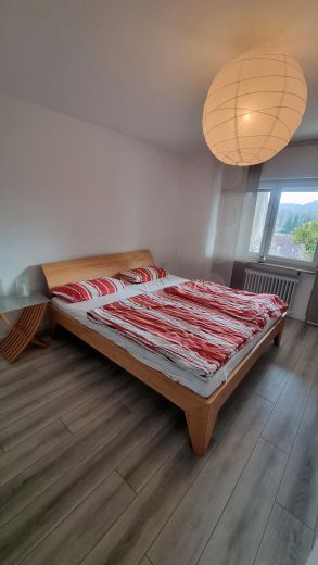 m&ouml;blierte Wohnung zu vermieten, 10 Min. Fu&szlig;weg zur Bahn, einkaufen im Ort.....