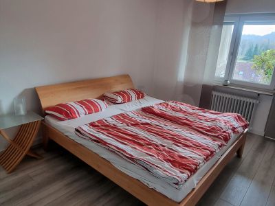 m&ouml;blierte Wohnung zu vermieten, 10 Min. Fu&szlig;weg zur Bahn, einkaufen im Ort.....