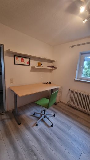 m&ouml;blierte Wohnung zu vermieten, 10 Min. Fu&szlig;weg zur Bahn, einkaufen im Ort.....