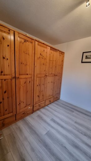 m&ouml;blierte Wohnung zu vermieten, 10 Min. Fu&szlig;weg zur Bahn, einkaufen im Ort.....