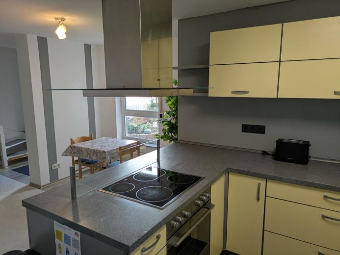 Ruhiges Hinterhaus mit eigenem Eingang und kostenlosem Parkplatz