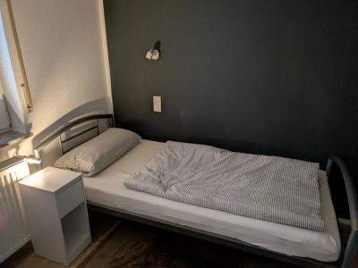 Ruhiges Hinterhaus mit eigenem Eingang und kostenlosem Parkplatz