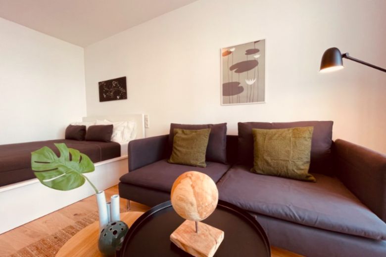 Hochwertig sanierte & m&ouml;blierte Wohnung mit Balkon