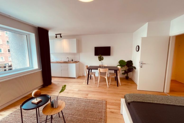 Hochwertig sanierte & m&ouml;blierte Wohnung mit Balkon