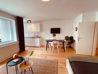 Hochwertig sanierte & m&ouml;blierte Wohnung mit Balkon