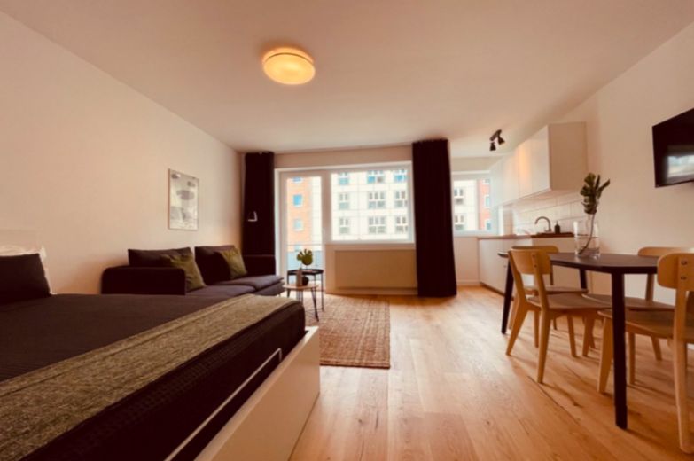 Hochwertig sanierte & m&ouml;blierte Wohnung mit Balkon