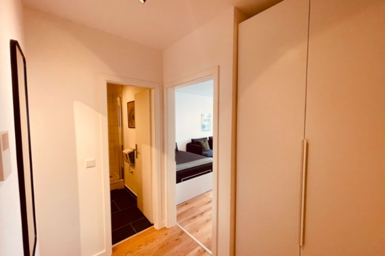 Hochwertig sanierte & m&ouml;blierte Wohnung mit Balkon