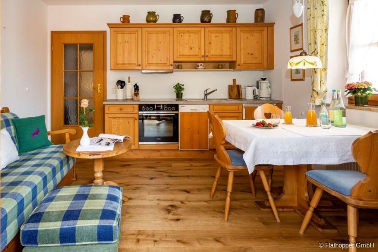 M&ouml;blierte 2-Zimmer-Wohnung mit Balkon in Bad T&ouml;lz