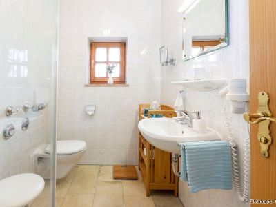 M&ouml;blierte 2-Zimmer-Wohnung mit Balkon in Bad T&ouml;lz