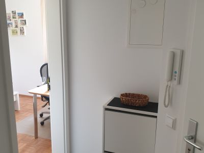 moderne m&ouml;blierte Wohnung f&uuml;r 1 Person mit Festanstellung in Bestlage am Cannstatter Memberg
