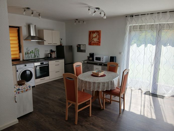 Wundersch&ouml;ne 2-Zimmer-Wohnung mit eigenem Wintergarten