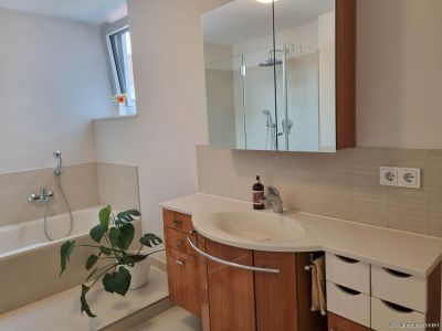 M&ouml;blierte 2-Zimmer-Wohnung mit Balkon in Rosenheim