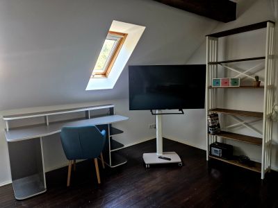 NEU in der Vermietung: Gro&szlig;es, charmantes G&auml;stezimmer mit eigenem Bad und Parkplatz!