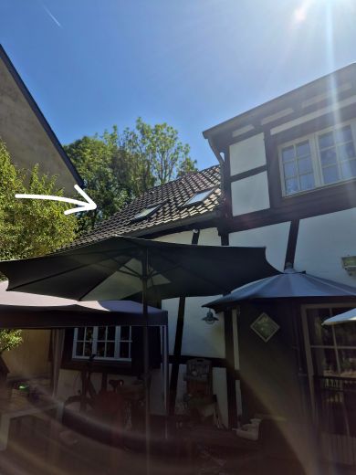 NEU in der Vermietung: Gro&szlig;es, charmantes G&auml;stezimmer mit eigenem Bad und Parkplatz!