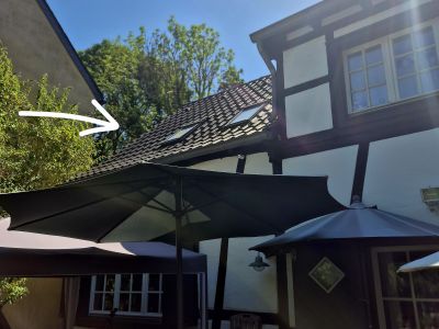 NEU in der Vermietung: Gro&szlig;es, charmantes G&auml;stezimmer mit eigenem Bad und Parkplatz!
