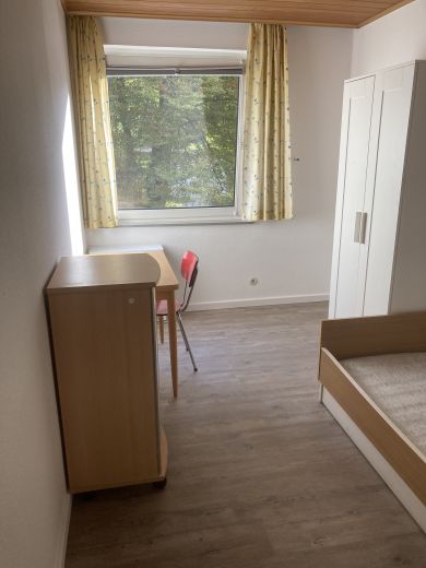 In Essen-R&uuml;ttenscheid m&ouml;blierte 4-Raum-Wohnung