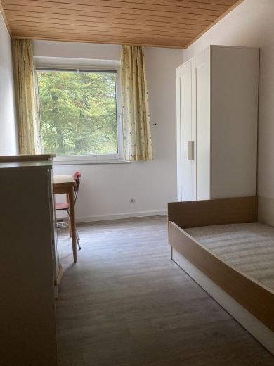 In Essen-R&uuml;ttenscheid m&ouml;blierte 4-Raum-Wohnung