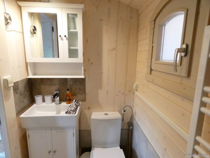 M&ouml;bliertes Apartment im Nachbau eines Nostalgiewagens in Rosenheim