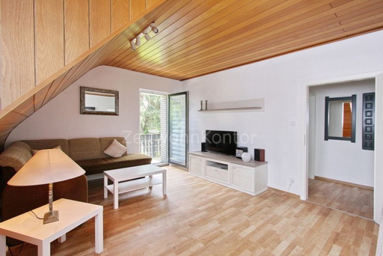 Ruhig und gr&uuml;n, gut angebunden, WLAN aktiv, PKW-Stellplatz und  Balkon!  M&uuml;lheim Grenze Essen am Naturschutzgebiet