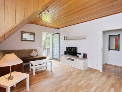 Ruhig und gr&uuml;n, gut angebunden, WLAN aktiv, PKW-Stellplatz und  Balkon!  M&uuml;lheim Grenze Essen am Naturschutzgebiet