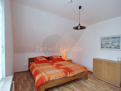 Ruhig und gr&uuml;n, gut angebunden, WLAN aktiv, PKW-Stellplatz und  Balkon!  M&uuml;lheim Grenze Essen am Naturschutzgebiet