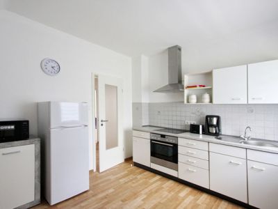 Ruhig und gr&uuml;n, gut angebunden, WLAN aktiv, PKW-Stellplatz und  Balkon!  M&uuml;lheim Grenze Essen am Naturschutzgebiet