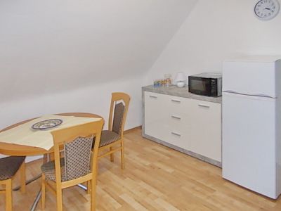 Ruhig und gr&uuml;n, gut angebunden, WLAN aktiv, PKW-Stellplatz und  Balkon!  M&uuml;lheim Grenze Essen am Naturschutzgebiet