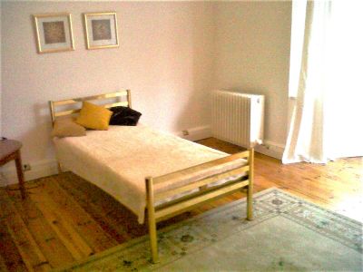 Gro&szlig;z&uuml;gige 4-Zimmer Villenetage / Etage de villa / Four-room upper floor
