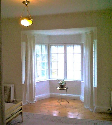 Gro&szlig;z&uuml;gige 4-Zimmer Villenetage / Etage de villa / Four-room upper floor