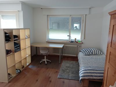 Sch&ouml;nes Zimmer mit Balkon nahe Airport Stuttgart