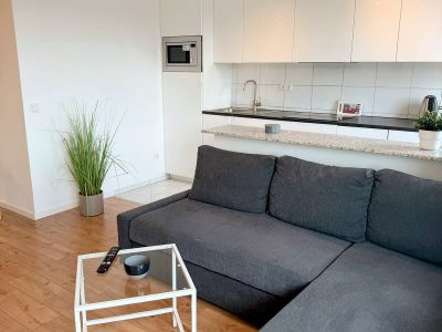 2-Zimmer Wohnung mit Balkon in Parallel-Stra&szlig;e zur K&ouml;nigsallee