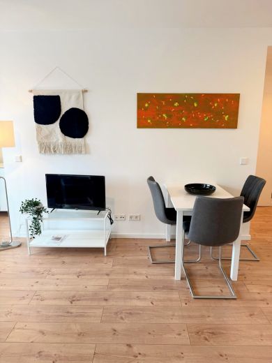 2-Zimmer Wohnung mit Balkon in Parallel-Stra&szlig;e zur K&ouml;nigsallee