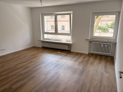 R&uuml;ttenscheider Stern! Sonnige 3 Zimmer Wohnung mit Balkon und Loggia - frisch renoviert -