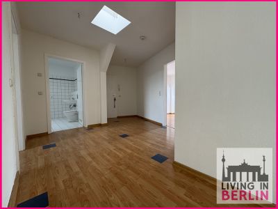 Gem&uuml;tliche Dachgeschosswohnung in Zehlendorf - Befristet!