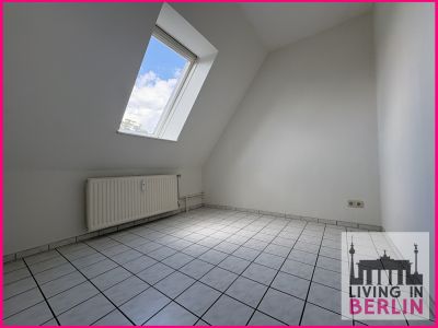 Gem&uuml;tliche Dachgeschosswohnung in Zehlendorf - Befristet!