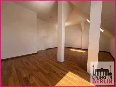 Gem&uuml;tliche Dachgeschosswohnung in Zehlendorf - Befristet!