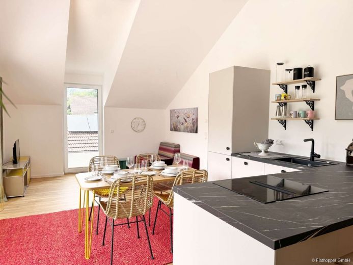 M&ouml;blierte 2-Zimmer-Wohnung mit Dachterrasse in Rosenheim