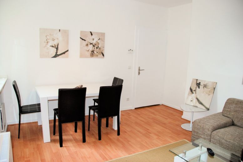 Bilk: stilvolle 2-Zimmer Wohnung mit Terrasse