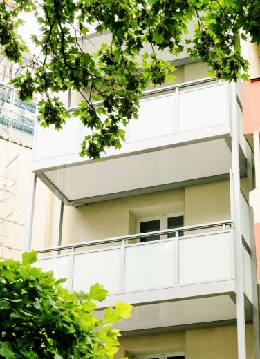 Bilk: stilvolle 2-Zimmer Wohnung mit Terrasse